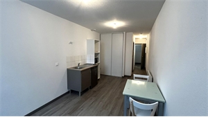 studio à la location -   42300  ROANNE, surface 24 m2 location studio - UBI466294112